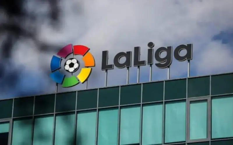 برشلونة يواجه سلتا فيجو في اختبار حاسم لتعزيز صدارته بالدوري الإسباني